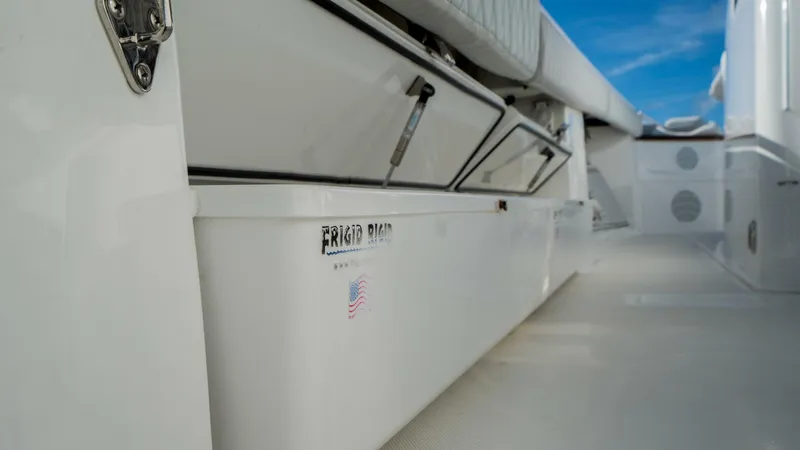 Executive Decision Yacht Photos Pics 2021 Hcb 53 Sueños - Image 32