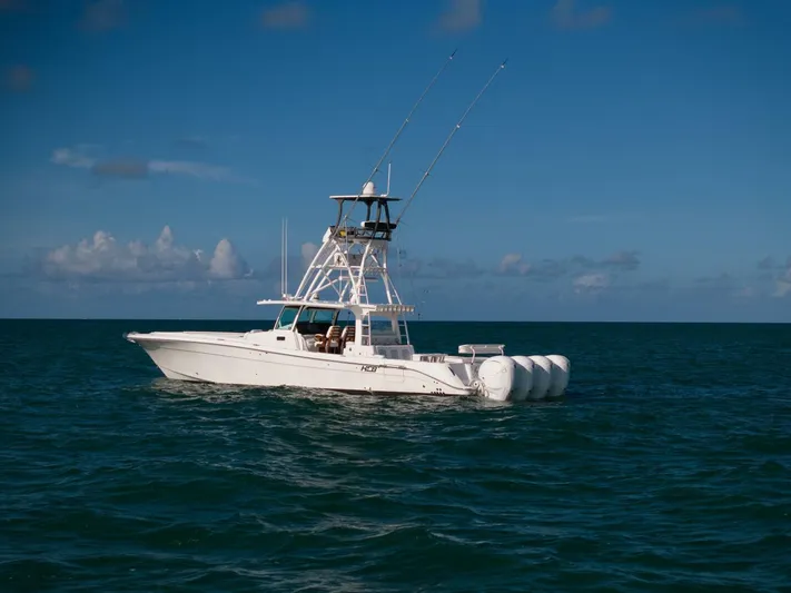 Executive Decision Yacht Photos Pics 2021 Hcb 53 Sueños - Image 5