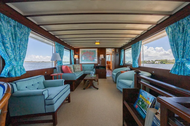 Absolute Yacht Photos Pics Salon Forward View