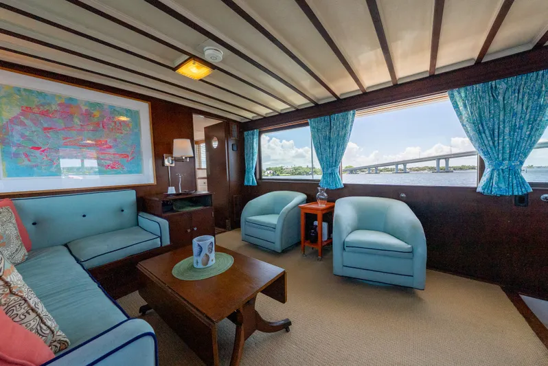 Absolute Yacht Photos Pics Salon to Starboard