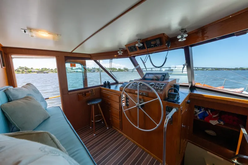 Absolute Yacht Photos Pics Wheelhouse