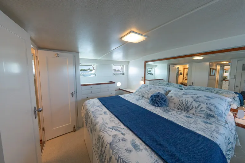 Absolute Yacht Photos Pics Master Cabin