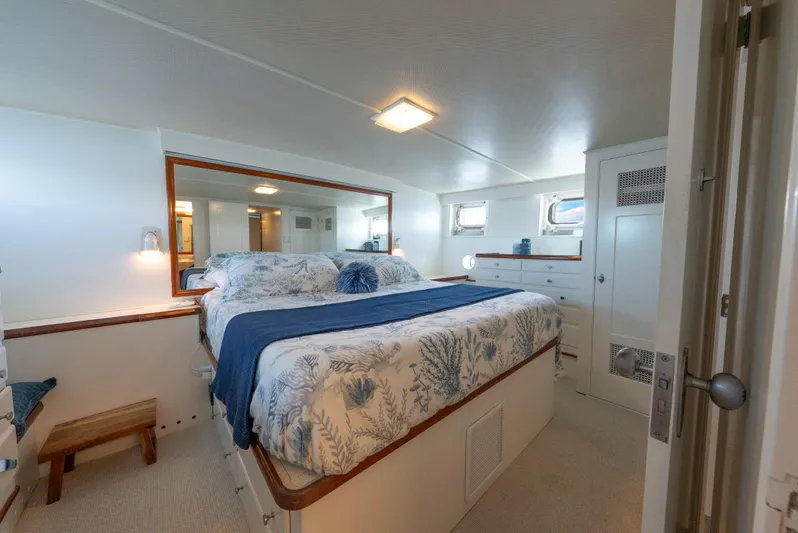 Absolute Yacht Photos Pics Master Cabin