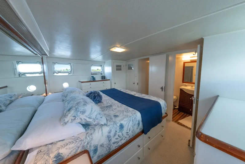 Absolute Yacht Photos Pics Master Cabin