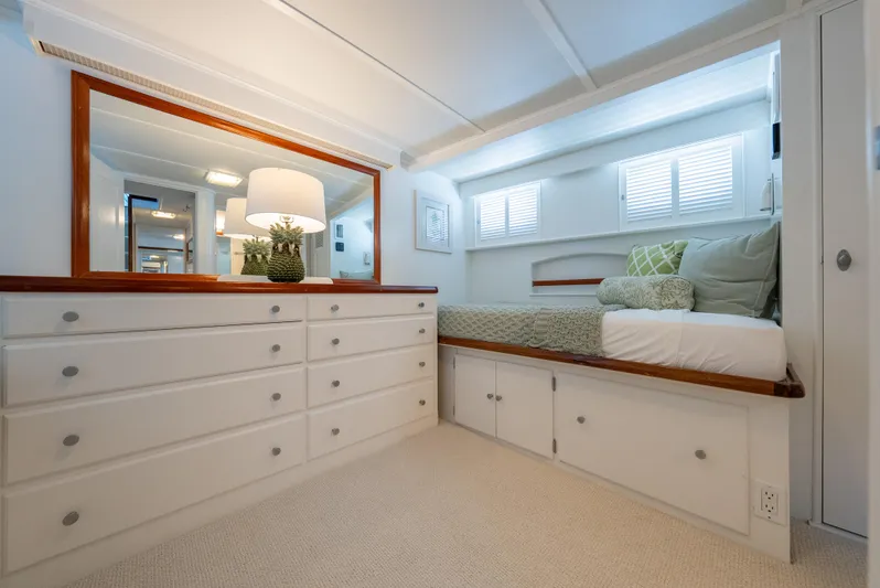 Absolute Yacht Photos Pics Guest Cabin