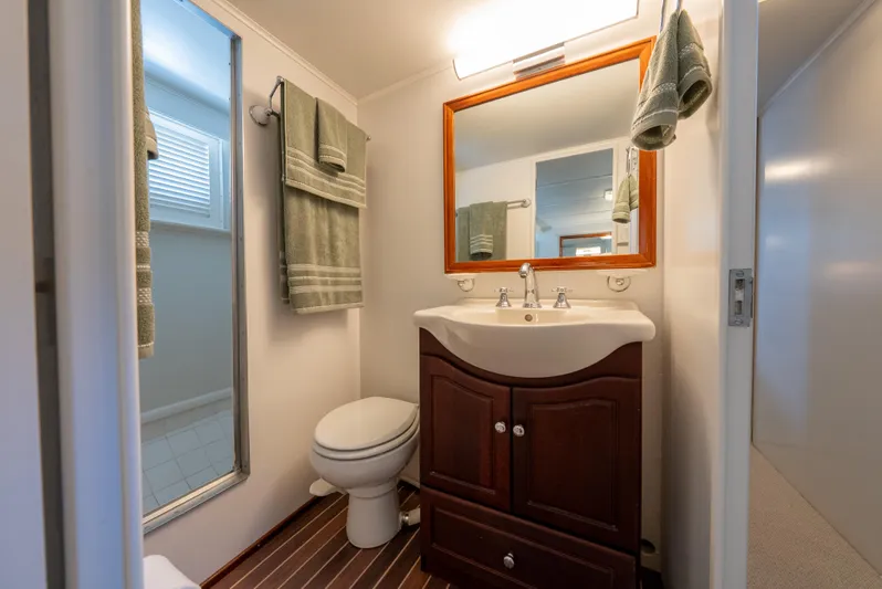 Absolute Yacht Photos Pics Guest Head