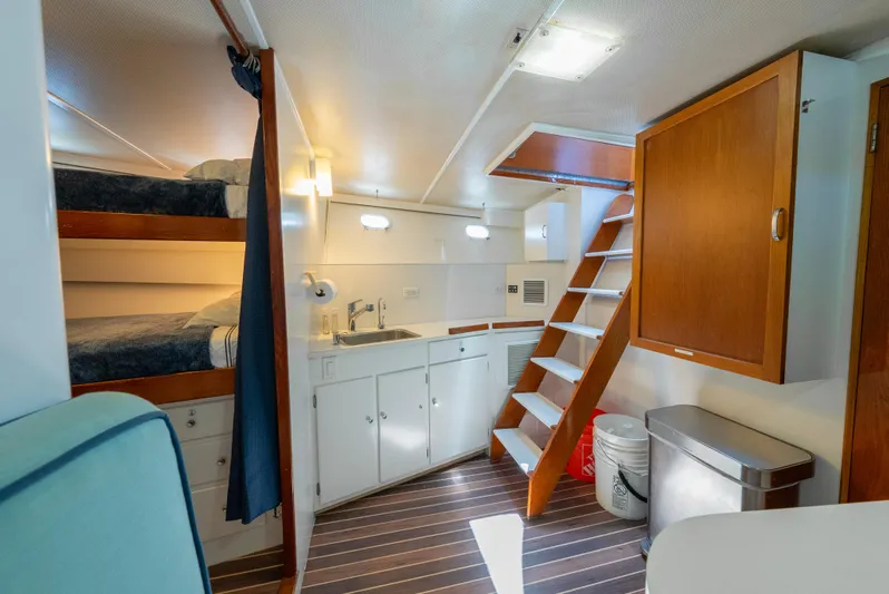 Absolute Yacht Photos Pics Crew Quarters