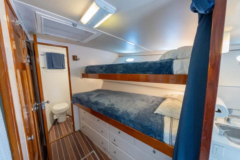 Absolute Yacht Photos Pics Crew Quarters