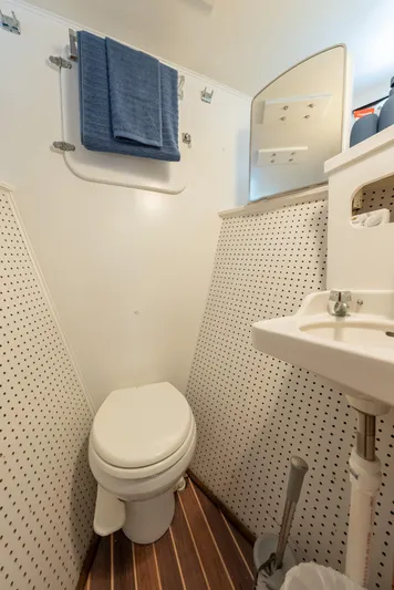 Absolute Yacht Photos Pics Crew Head