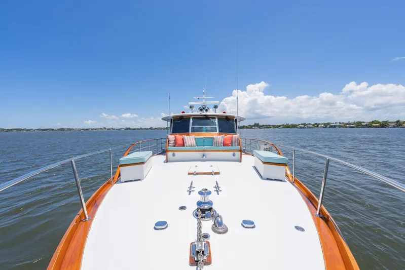 Absolute Yacht Photos Pics Bow