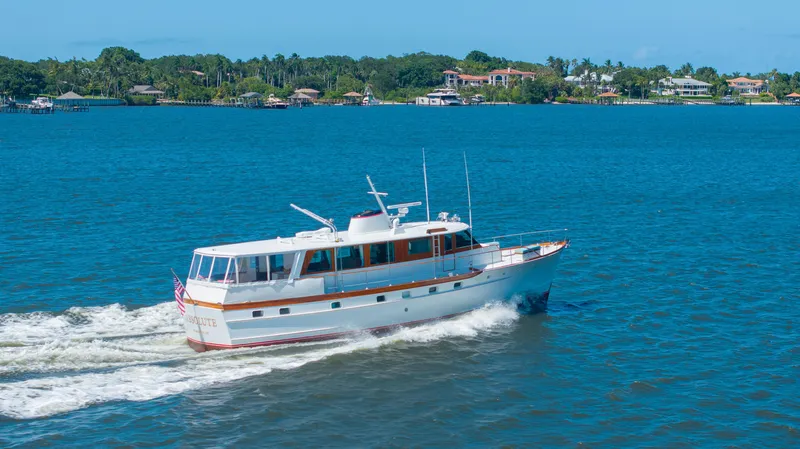 Absolute Yacht Photos Pics Profile @ 16knts