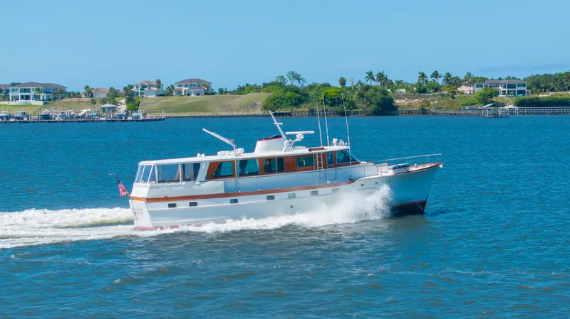 Absolute Yacht Photos Pics Profile @ 16knts