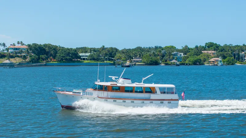 Absolute Yacht Photos Pics Profile @ 19knts