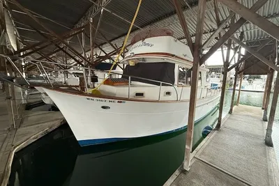 CHB 34 Tri-Cabin