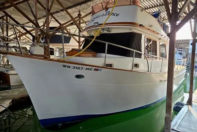 CHB 34 Tri-Cabin
