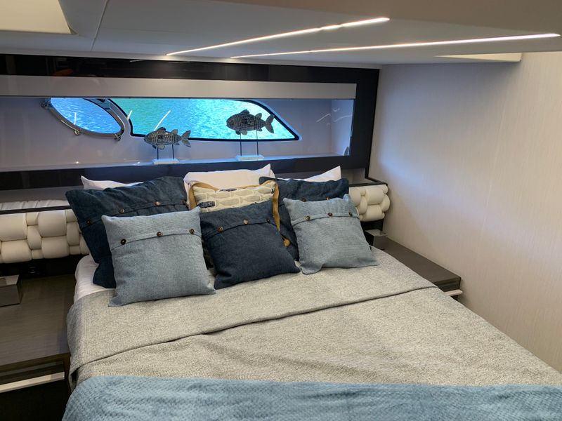 2018 Pershing 5x