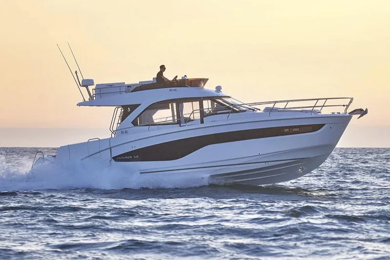  Yacht Photos Pics Manufacturer Provided Image