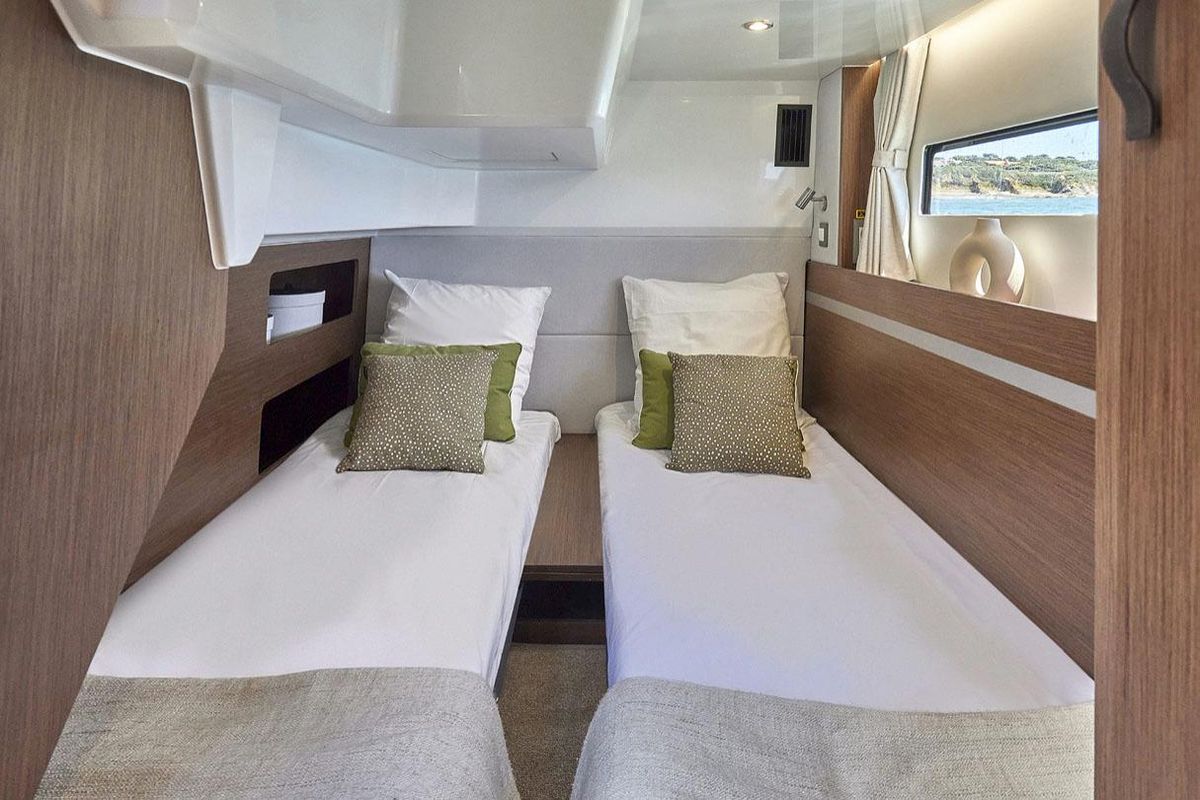 2025 Beneteau 42 