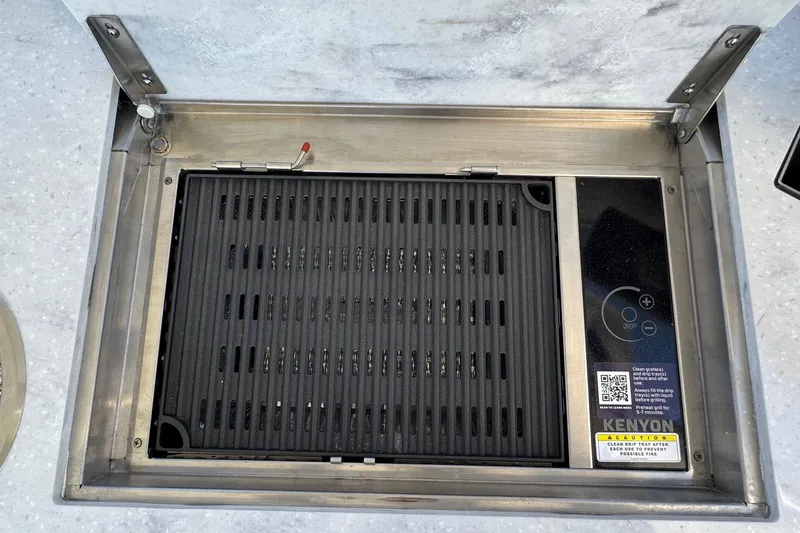 33 Xo Best Deals Of The Year!!1 Yacht Photos Pics Built-in Kenyon grill on Regal 33 XO 2026 boat, featuring sleek stainless steel design.