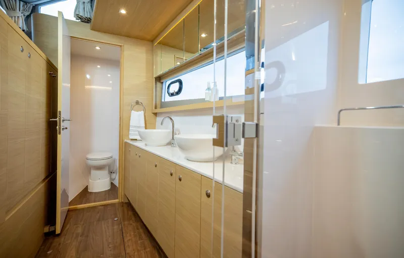  Yacht Photos Pics 2023-Aquila-54-Yacht-MarineMax