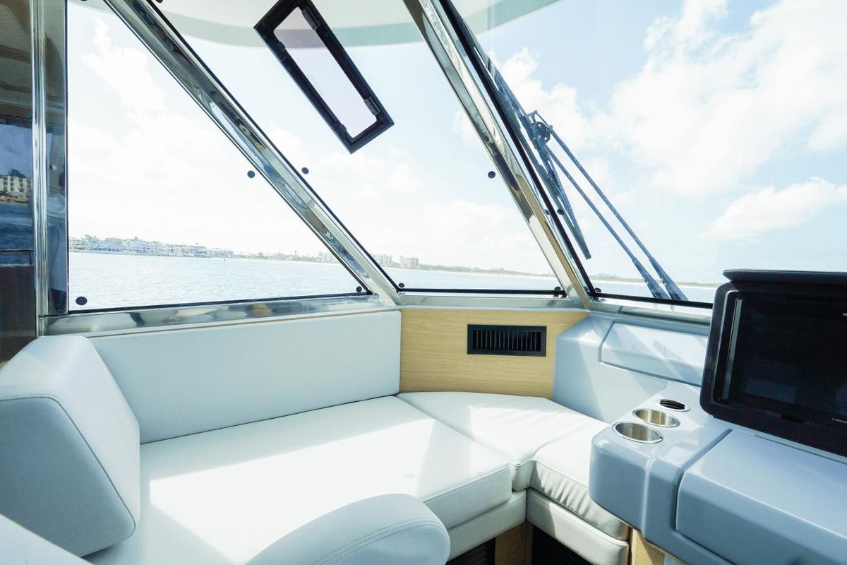 2023 Aquila 54 