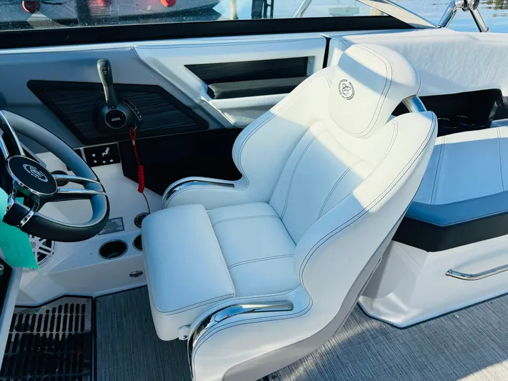  Yacht Photos Pics 2023 Cobalt R8 boat interior with white captain's seat and steering wheel.