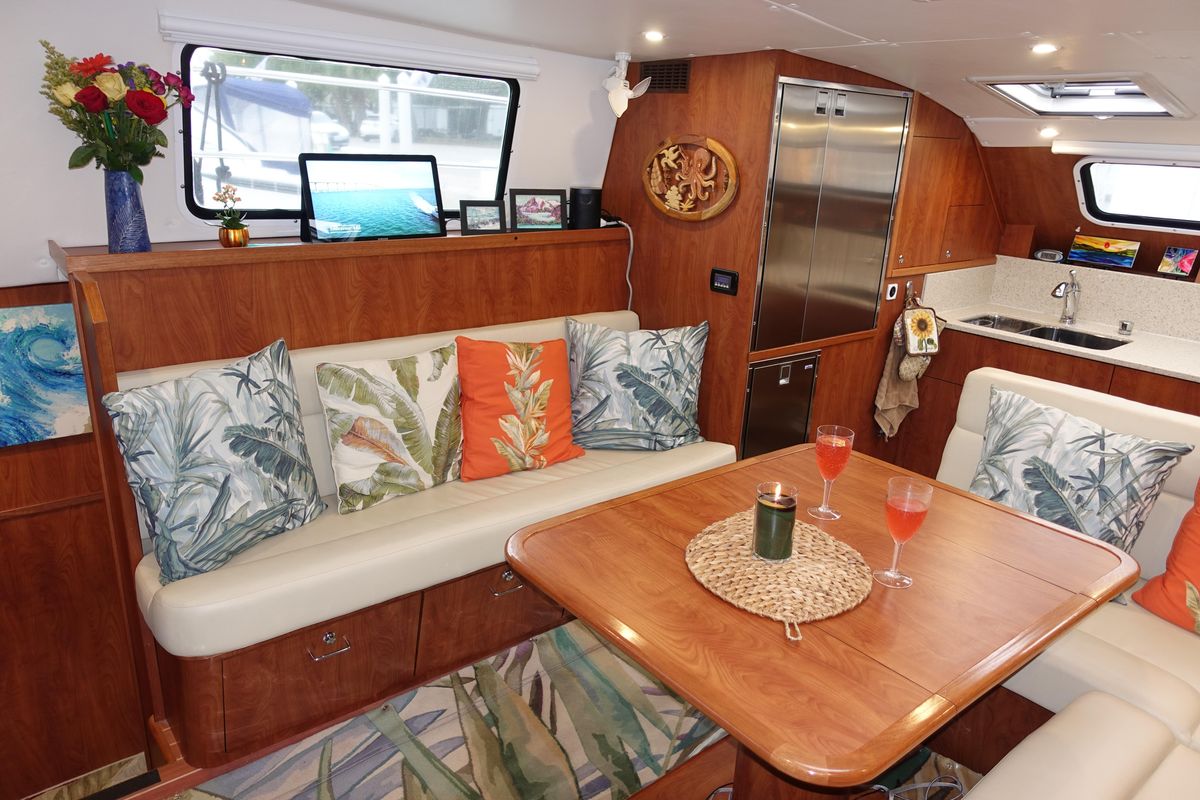 2019 Endeavour 44 