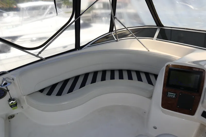 Mary K Yacht Photos Pics 43 Meridian Sedan 411 - Seating