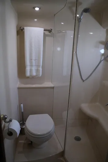 Mary K Yacht Photos Pics 43 Meridian Sedan 411 - Head