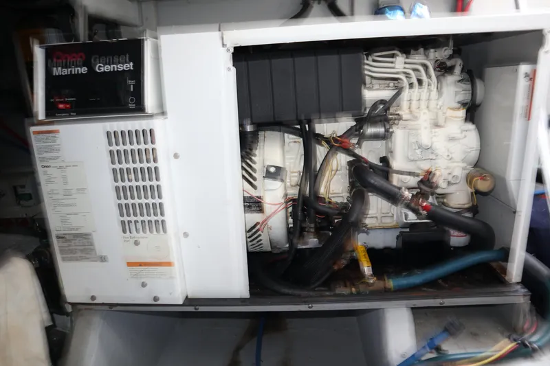 Mary K Yacht Photos Pics 43 Meridian Sedan 411 - Engine