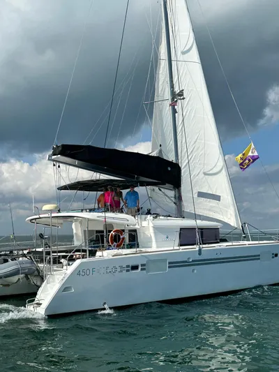 Cruisin Cajun Yacht Photos Pics 