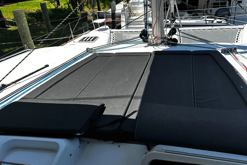Cruisin Cajun Yacht Photos Pics 2017 Lagoon 450 F catamaran deck with black sunbathing cushions.