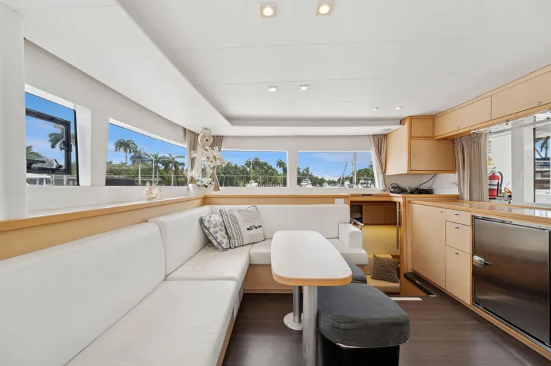 Cruisin Cajun Yacht Photos Pics Interior of 2017 Lagoon 450 F yacht with modern seating and large windows.