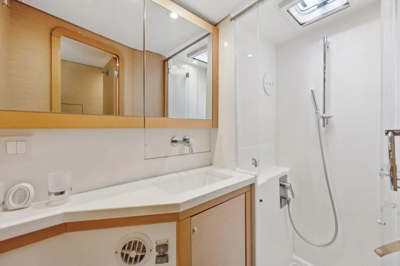 Cruisin Cajun Yacht Photos Pics 