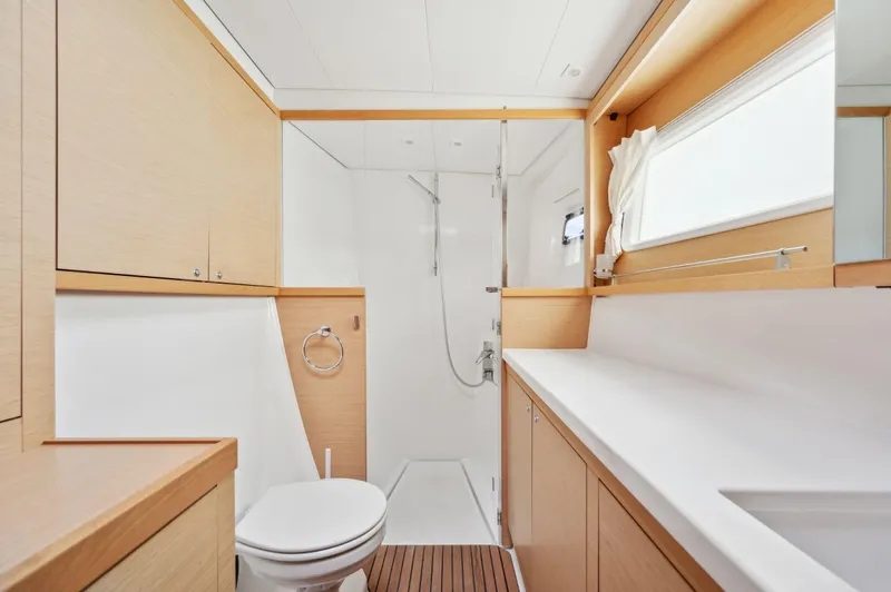 Cruisin Cajun Yacht Photos Pics 