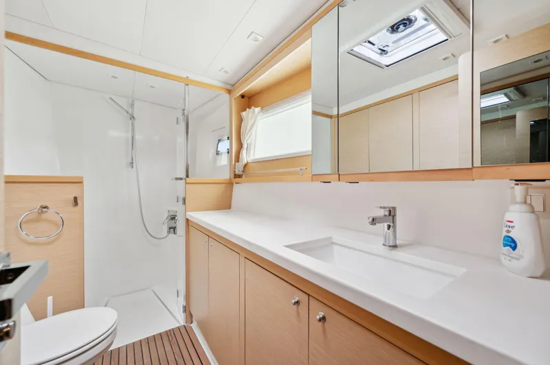 Cruisin Cajun Yacht Photos Pics 