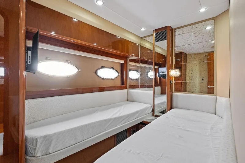 Adios IV Yacht Photos Pics 2009 Princess 54 Flybridge- ADIOS IV- Guest Stateroom