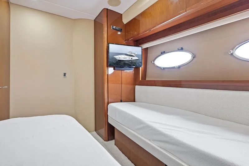 Adios IV Yacht Photos Pics 2009 Princess 54 Flybridge- ADIOS IV- Guest Stateroom