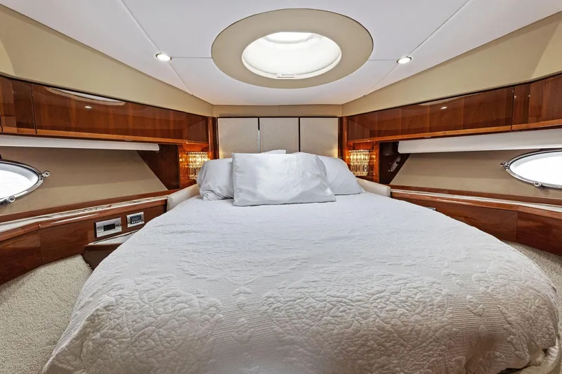 Adios IV Yacht Photos Pics 2009 Princess 54 Flybridge- ADIOS IV- VIP Stateroom