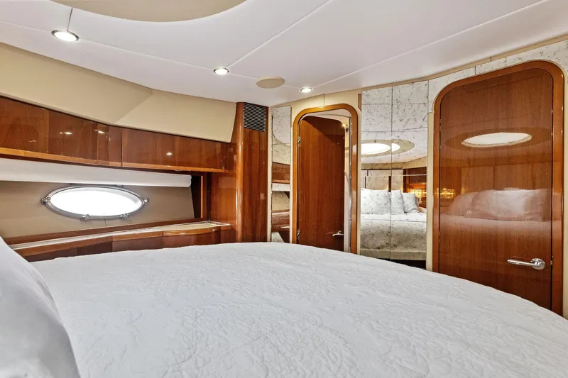 Adios IV Yacht Photos Pics 2009 Princess 54 Flybridge- ADIOS IV- VIP Stateroom