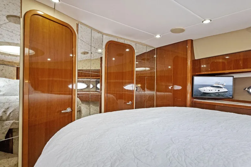 Adios IV Yacht Photos Pics 2009 Princess 54 Flybridge- ADIOS IV- VIP Stateroom