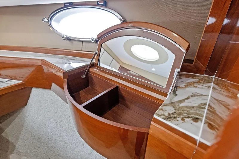 Adios IV Yacht Photos Pics 2009 Princess 54 Flybridge- ADIOS IV- VIP Stateroom