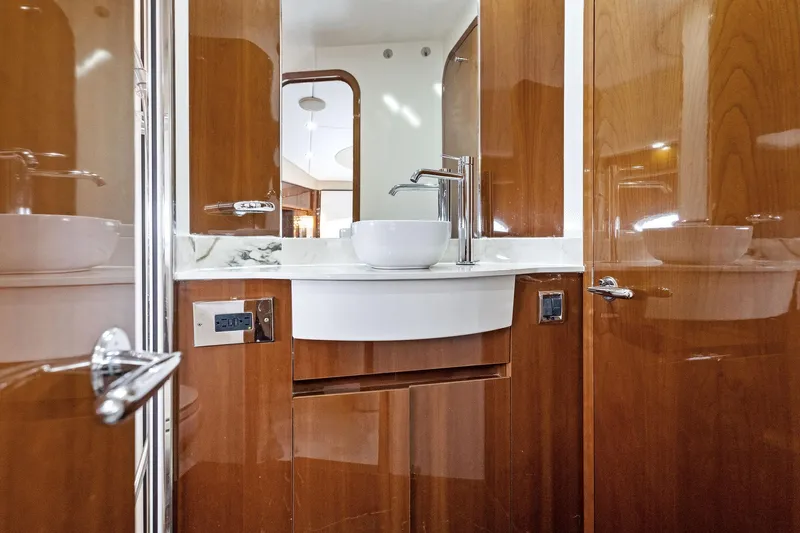 Adios IV Yacht Photos Pics 2009 Princess 54 Flybridge- ADIOS IV- Guest Head