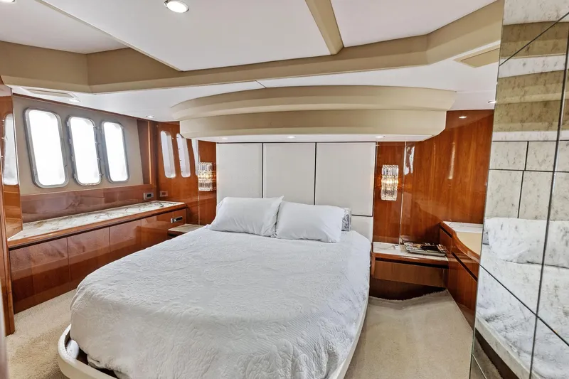 Adios IV Yacht Photos Pics 2009 Princess 54 Flybridge- ADIOS IV- Master Suite