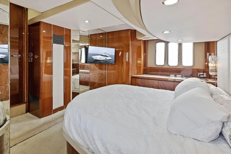 Adios IV Yacht Photos Pics 2009 Princess 54 Flybridge- ADIOS IV- Master Suite