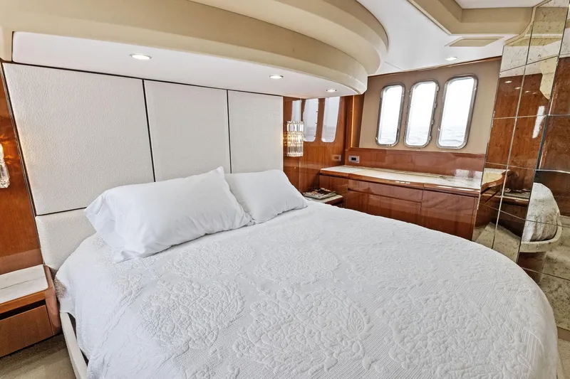 Adios IV Yacht Photos Pics 2009 Princess 54 Flybridge- ADIOS IV- Master Suite