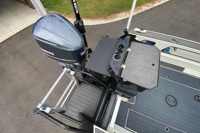  Yacht Photos Pics 2024 Sea King 260 boat with Yamaha motor and fishing setup on deck.