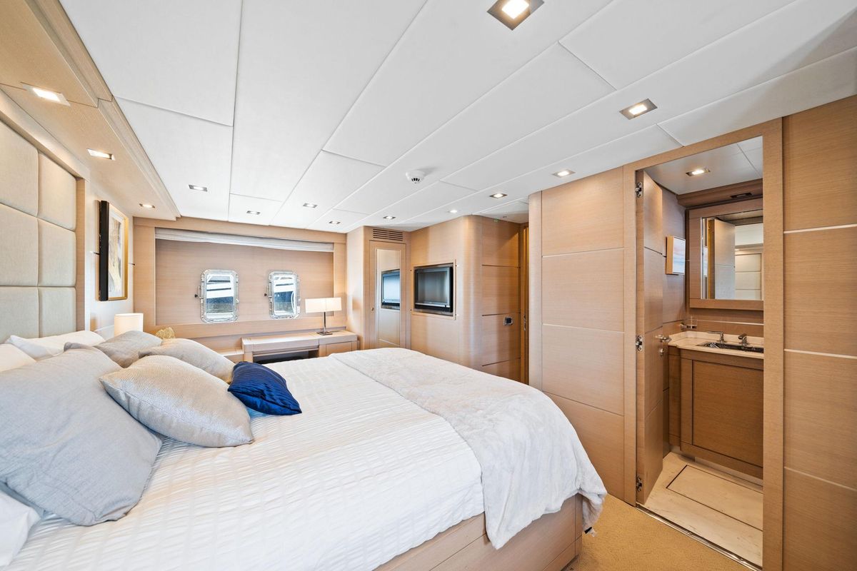 2010 Mangusta 72 