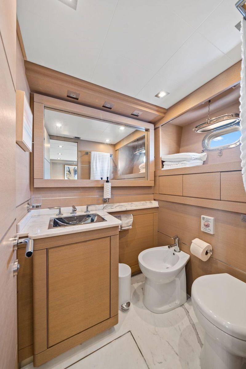 2010 Mangusta 72 
