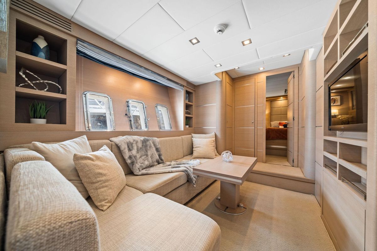 2010 Mangusta 72 